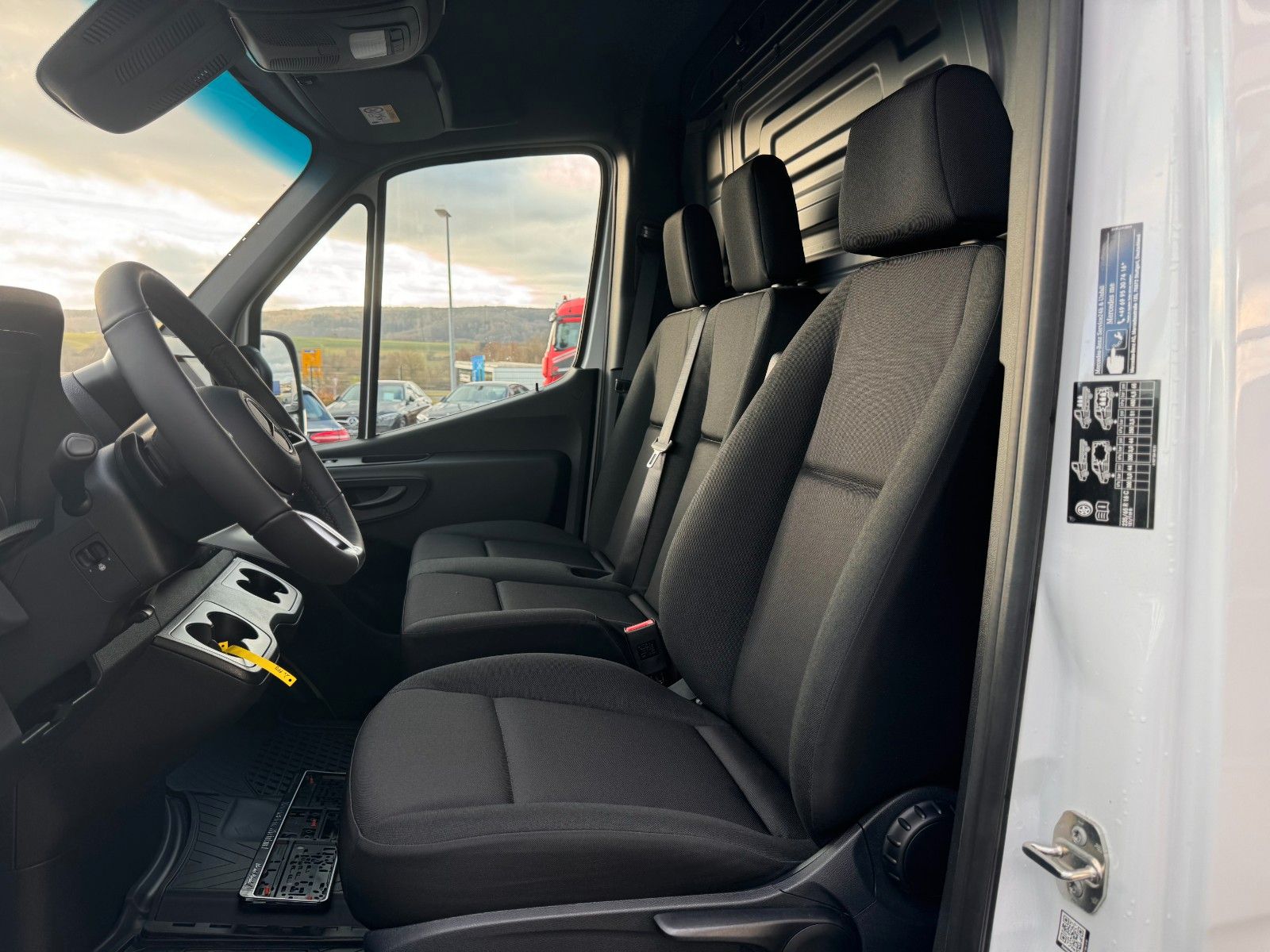 Fahrzeugabbildung Mercedes-Benz Sprinter 319 CDI 4325 Klimaautom Kamera LED