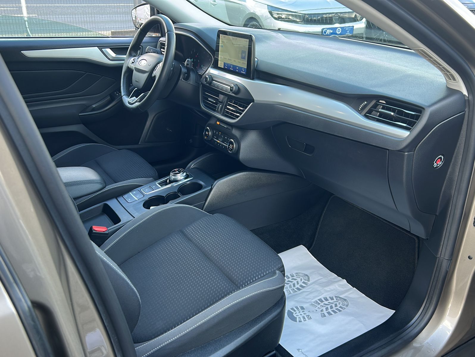 Fahrzeugabbildung Ford Focus 1,5 Turnier Cool & Connect