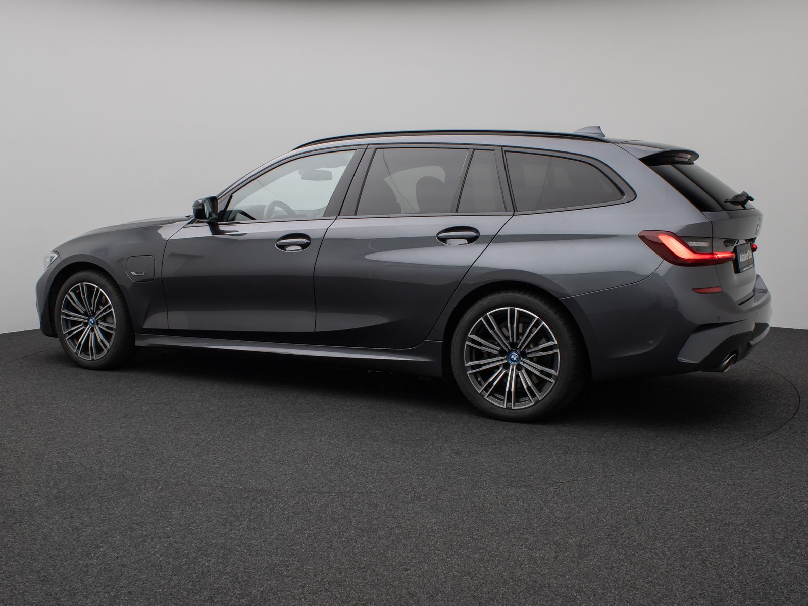 Fahrzeugabbildung BMW 330e M Sport Panorama Kamera Laser HUD DAB HiFi