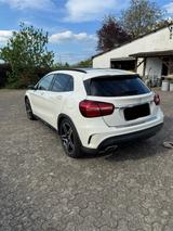 Mercedes-Benz GLA 220 d 4MATIC  AMG Line 1.Hand AHK Scheckheft - Mercedes-Benz GLA 220 in Frankfurt (Main)