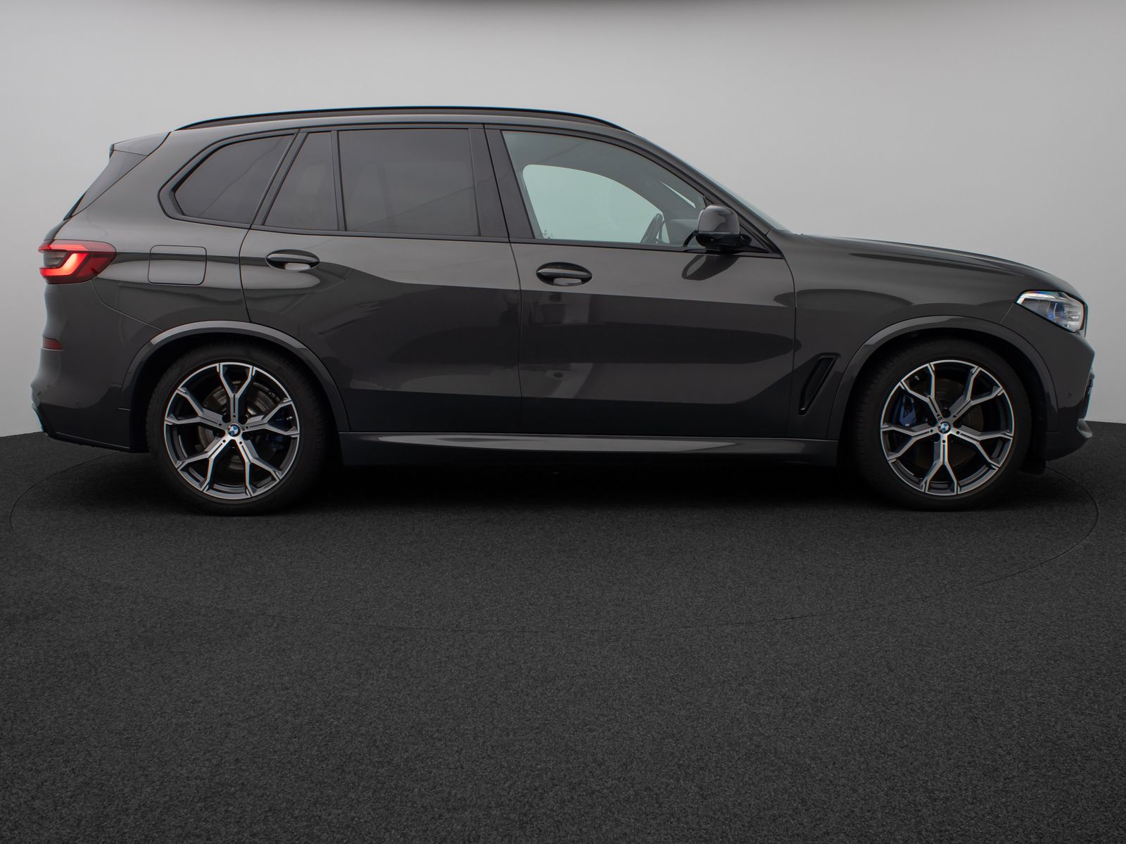 Fahrzeugabbildung BMW X5 xD40d M Sport Panorama Laser 360°HUD DAB H/K