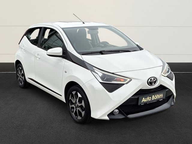Toyota Aygo x-play club KameraKlimaAppleCarPlayTemp