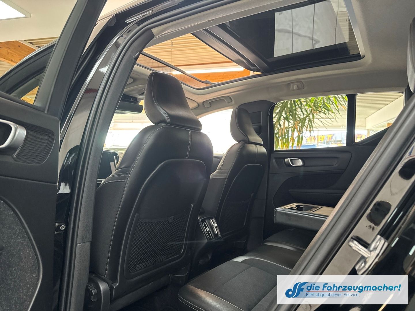 Fahrzeugabbildung Volvo XC40 Momentum Pro 2WD T4 Navi Digitales Cockpit