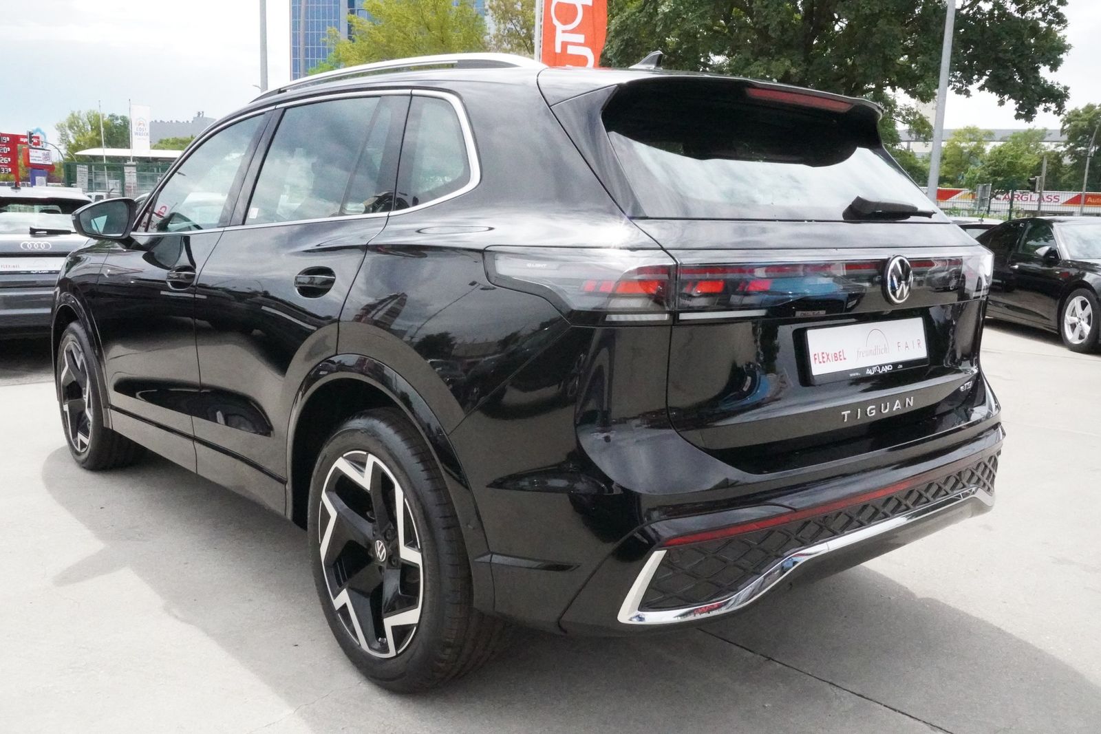 Volkswagen Tiguan 1.5 eTSI R-Line DSG Matrix 360° AHK imagem 3