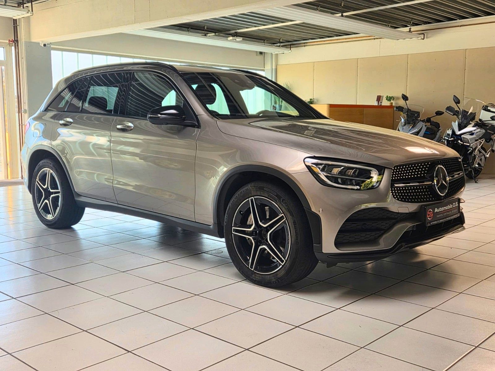 MERCEDES-BENZ GLC 200 — zdjęcie 3
