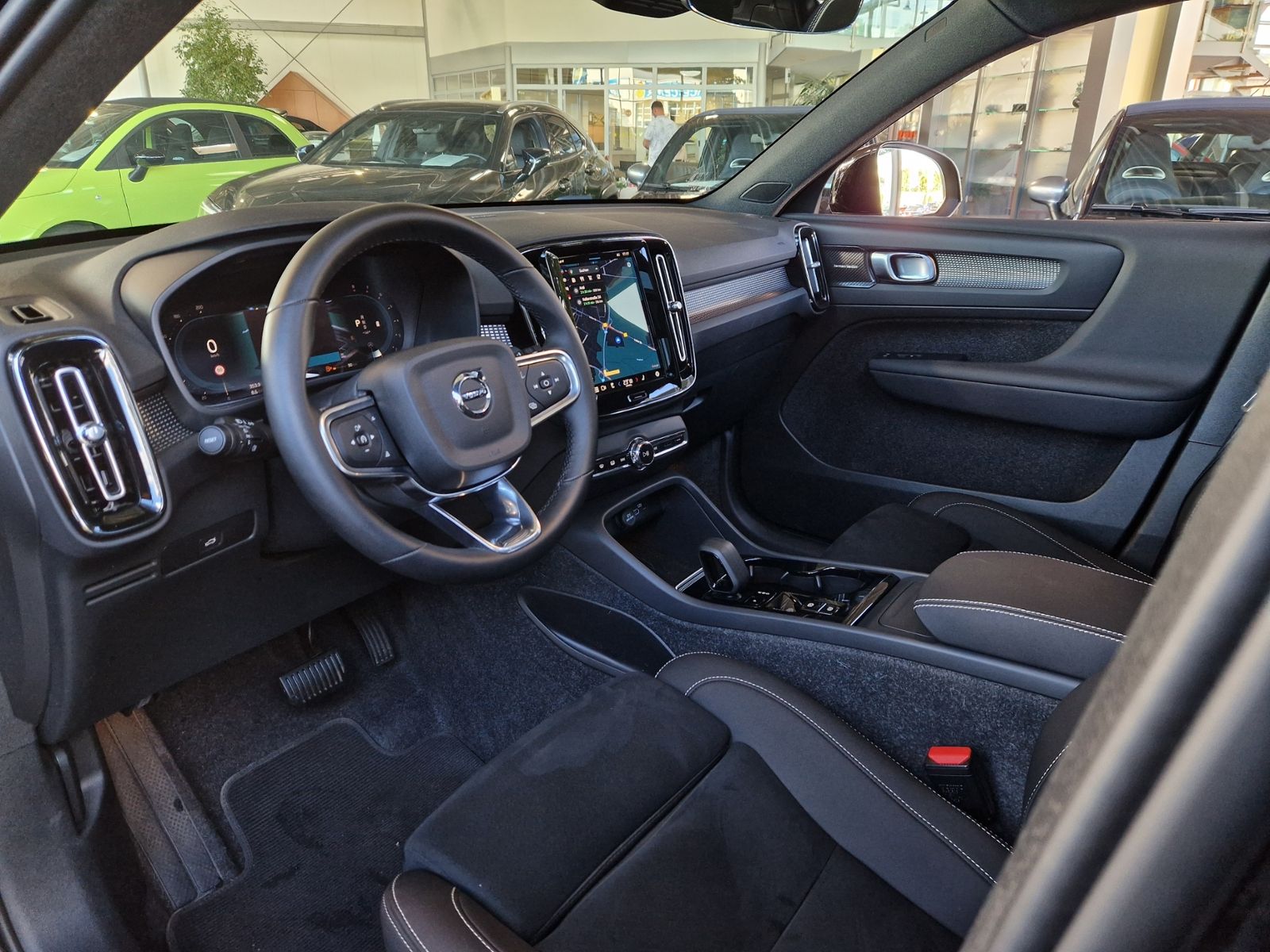 Fahrzeugabbildung Volvo XC40 Ultra Dark PANO KLIMA ALU AHK NAVI