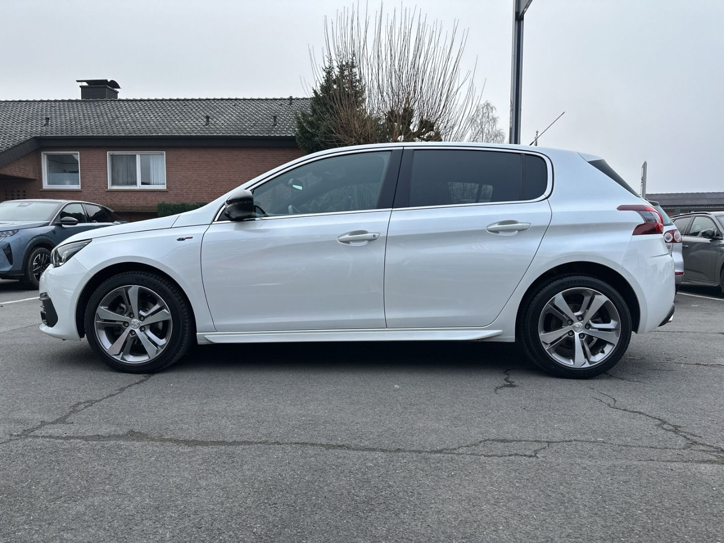 Fahrzeugabbildung Peugeot 308 Allure 1.2 GT PureTech 130 Sportpaket Navi