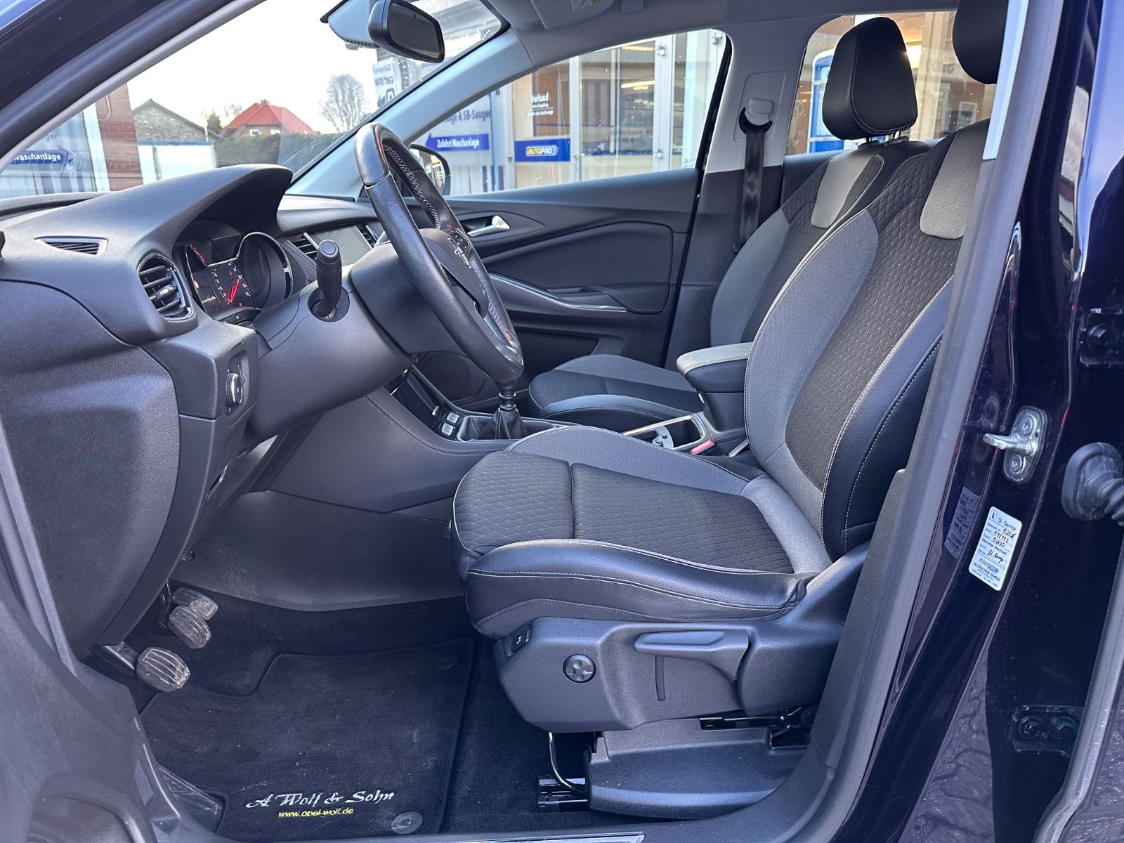 Fahrzeugabbildung Opel Grandland (X) 1.2 Turbo Navi/LED/SHZG/APP/GRA