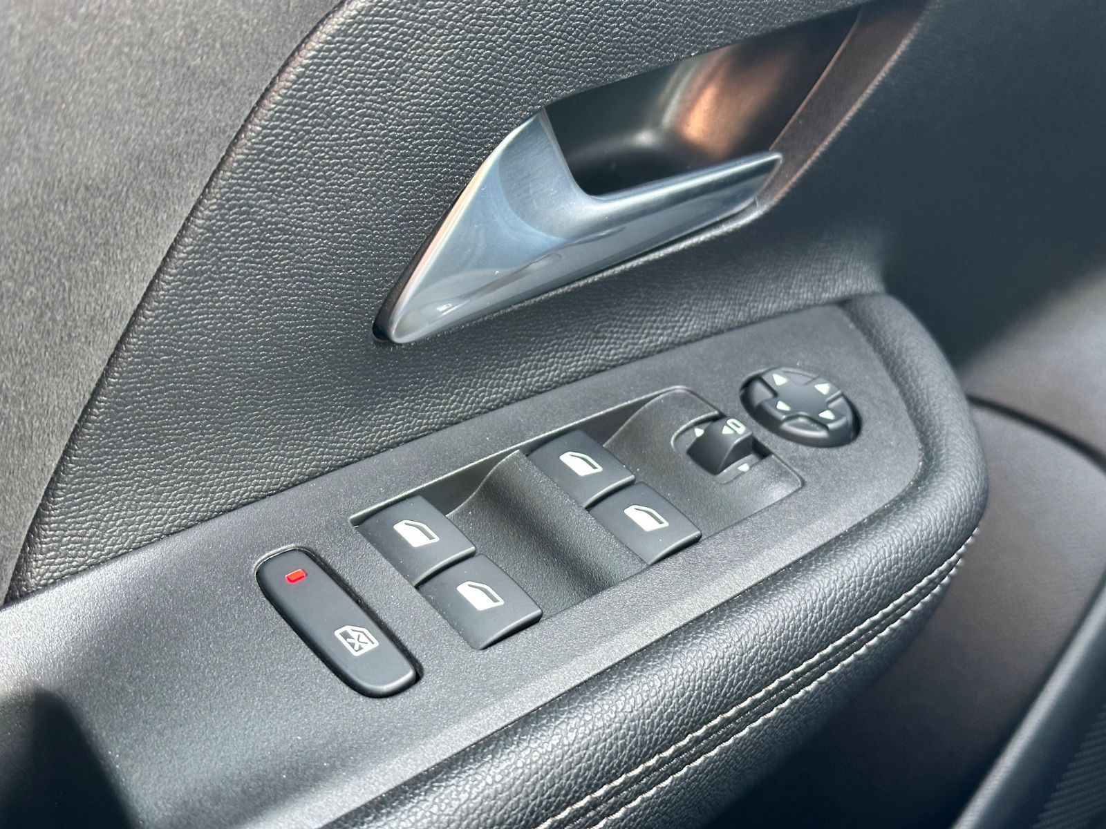 Fahrzeugabbildung Opel Mokka Ultimate*Alcantara*SHZ*LHZ*RFK*NaviPro*Car