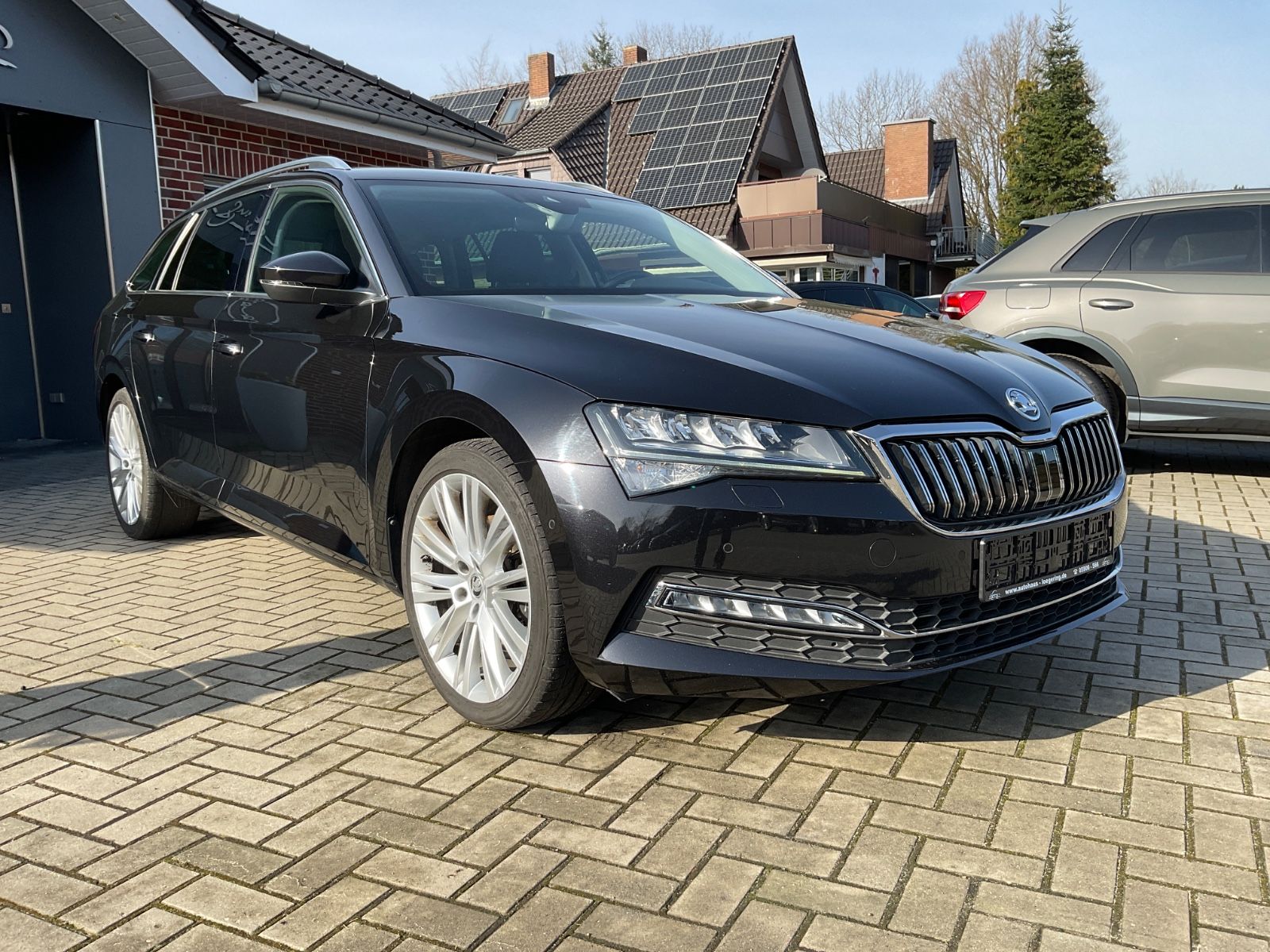 Fahrzeugabbildung SKODA Superb Combi 2.0 TDI DSG STYLE,Standheizung,Car