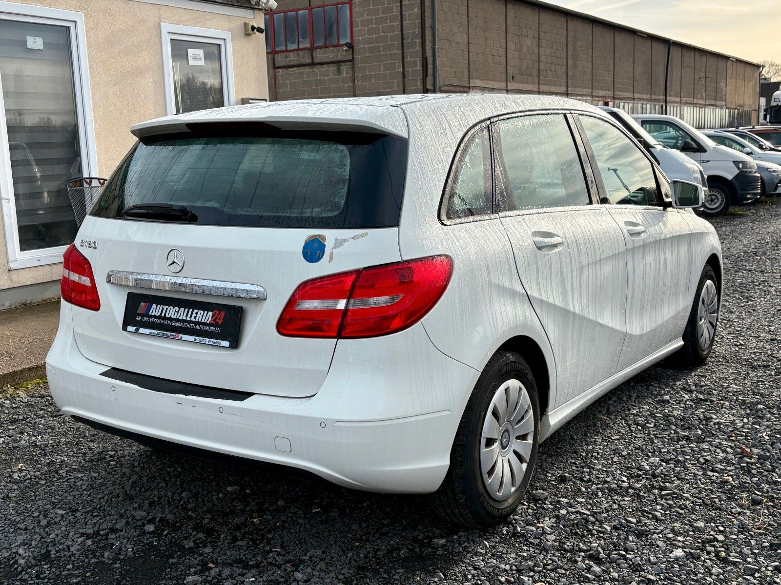 Fahrzeugabbildung Mercedes-Benz B 180 BE Klima PDC 1.HAND SPORTLENKRAD Sitzhzg