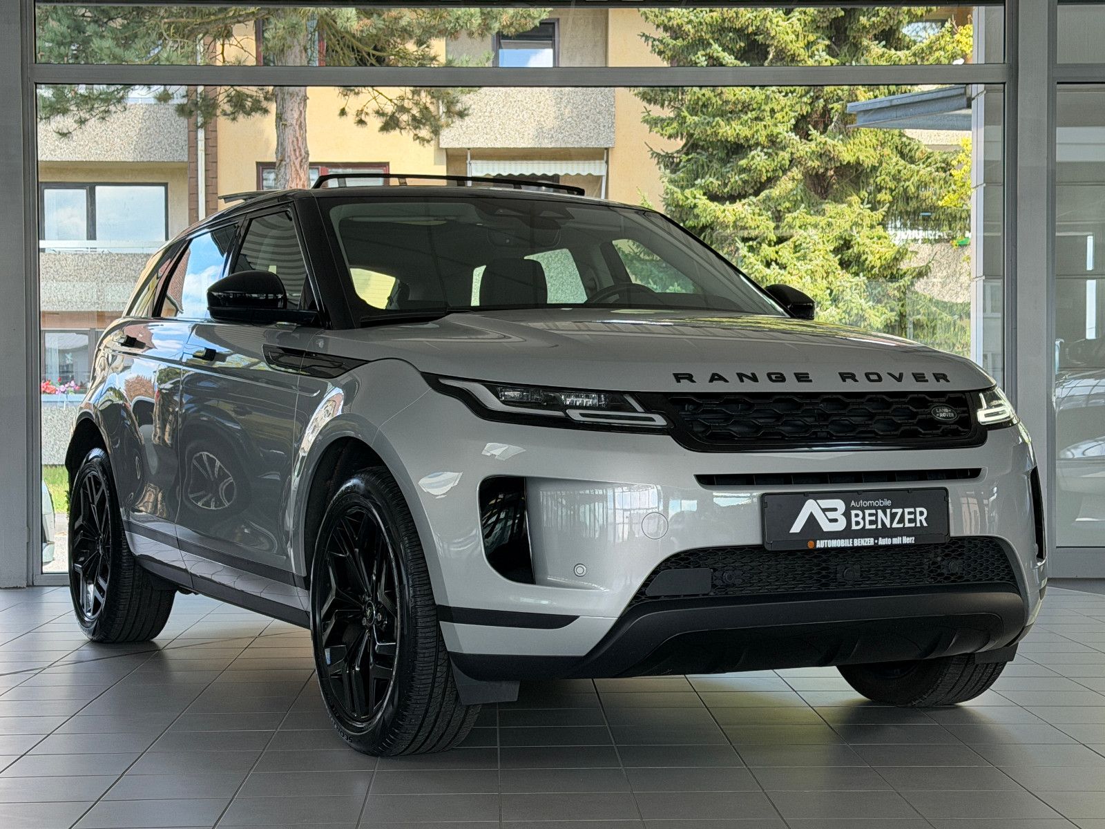 Fahrzeugabbildung Land Rover Range Rover Evoque SE Hybrid /PANO/MERIDIAN/