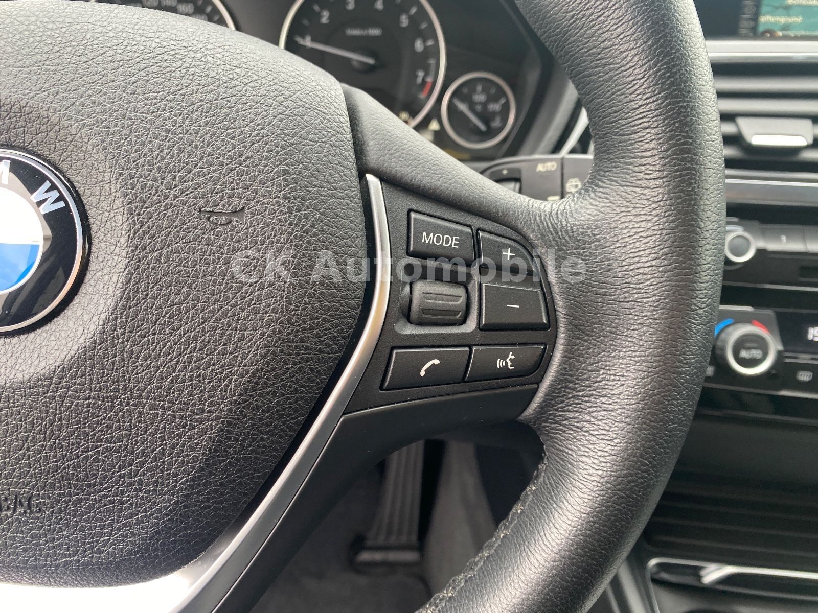 Fahrzeugabbildung BMW 320 I Touring Advantage Automatik/Navi/LED/PDC