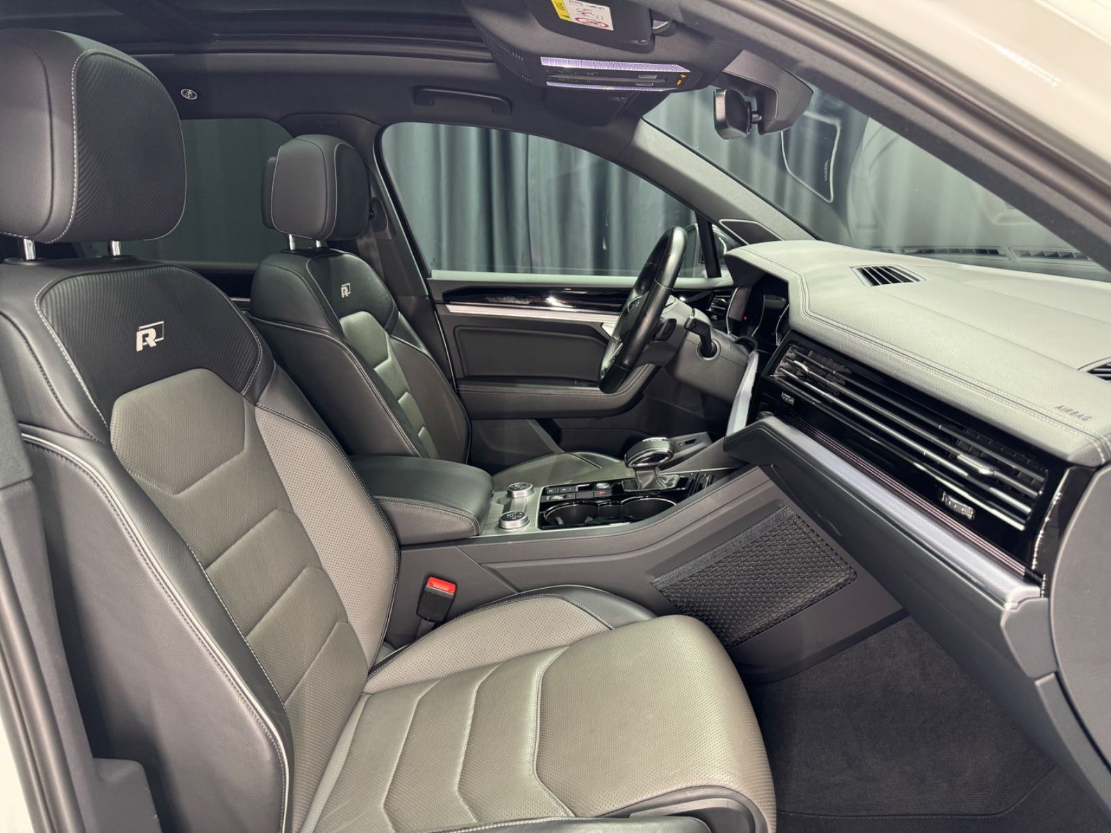 Fahrzeugabbildung Volkswagen Touareg 4.0 V8 TDI RLine|4Motion|MASSAGE|AHK|DYN