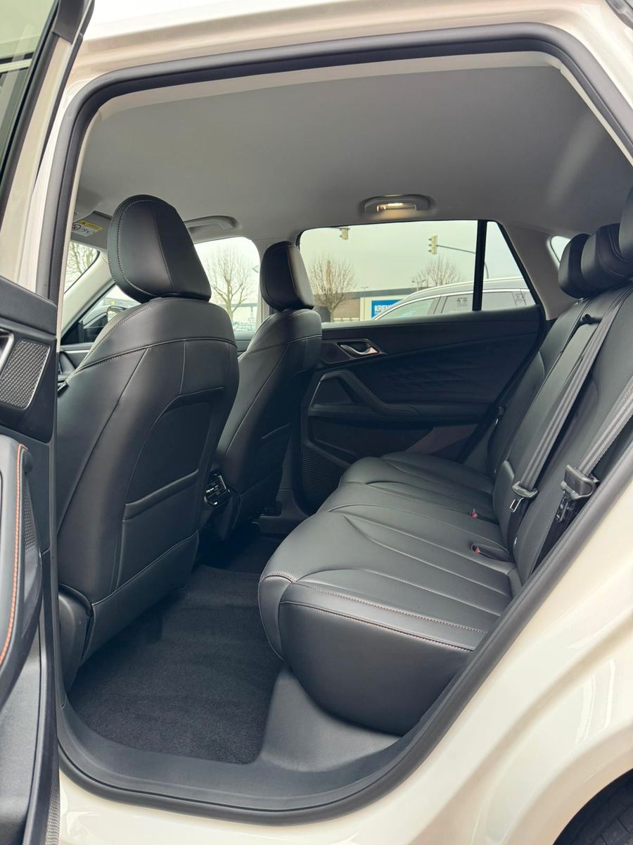 Fahrzeugabbildung MG HS 1.5 Hybrid+ 165 kW Luxury