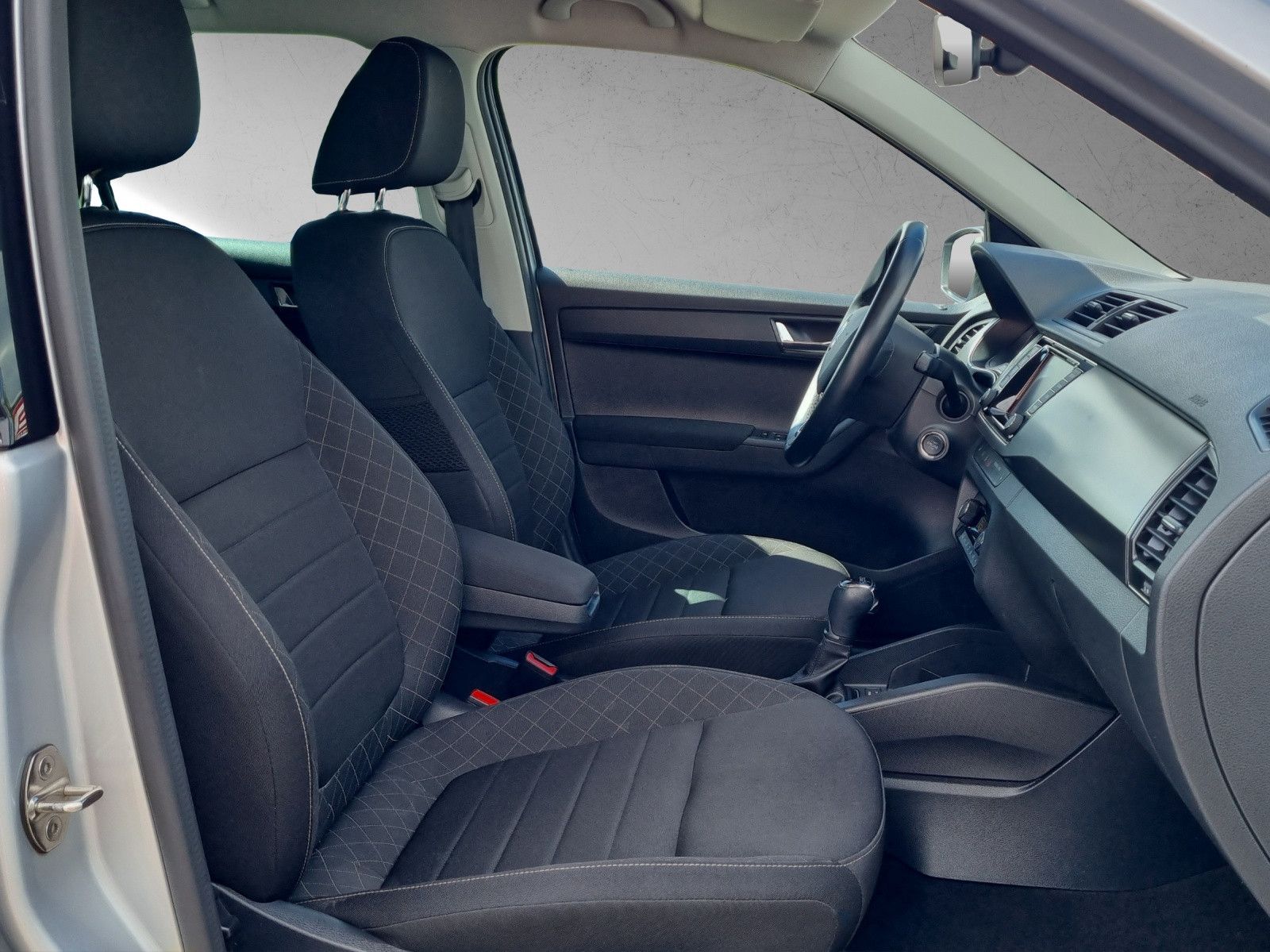 Fahrzeugabbildung SKODA Fabia Combi Style 1,0 TSI DSG GRA PDC