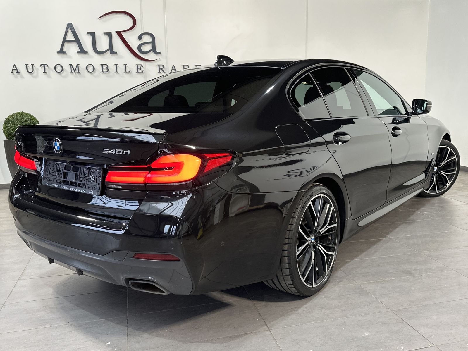 Fahrzeugabbildung BMW 540d xDrive M-Sport NAV+LASER+HUD+20ZO+GLASDACH