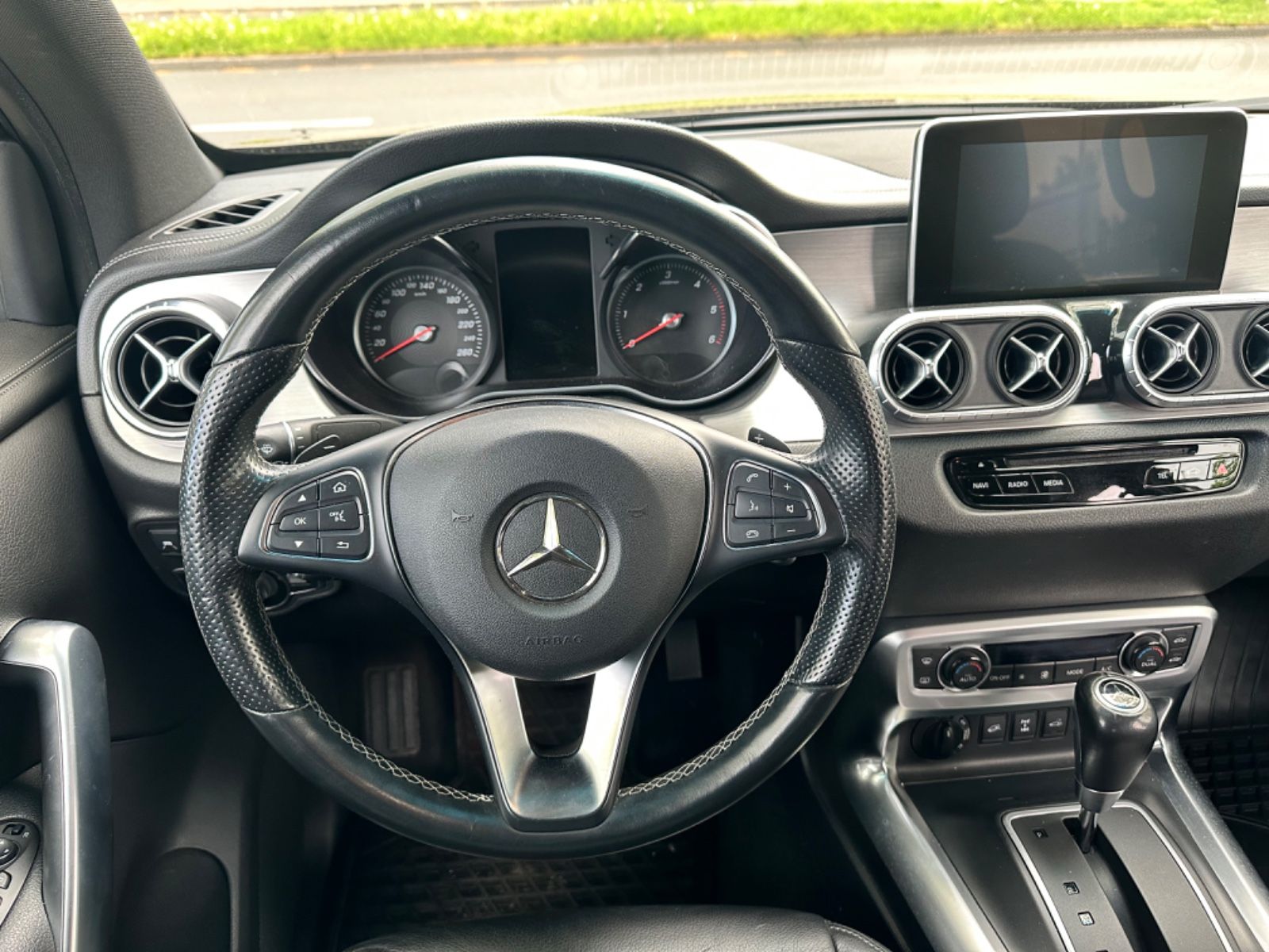 Fahrzeugabbildung Mercedes-Benz X 350d 4Matic DoKa Edition Power*Keyless*360°Kam