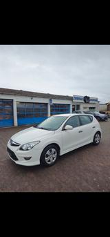 Hyundai i30 CW 1.4 UEFA EURO 2012 Edition UEFA EURO ... - Hyundai i30 Edition20 mit Benzin-Antrieb