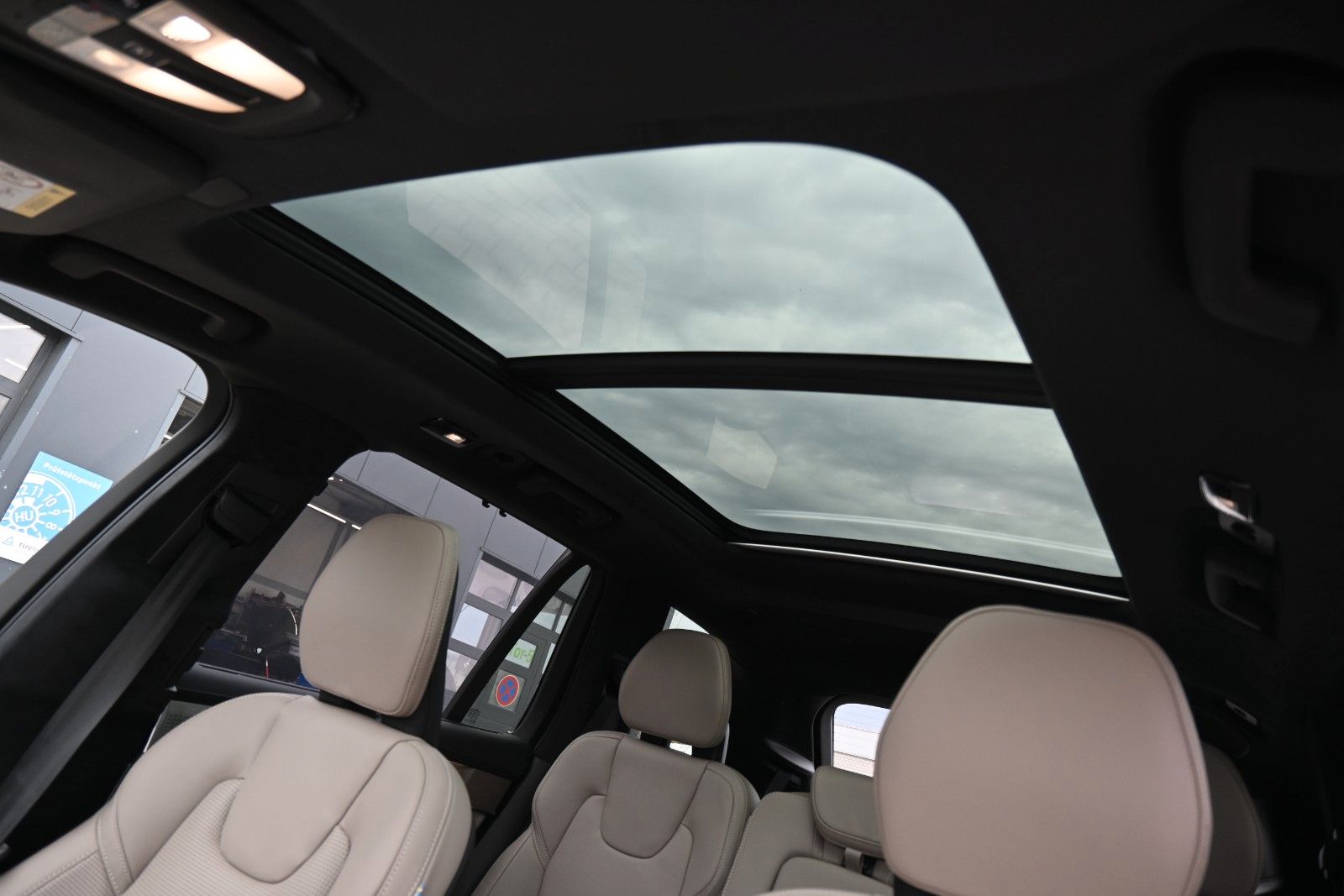 Fahrzeugabbildung Volvo XC90 T8 AWD Ultra Dark´*STDHZG*360°*LUFT*ACC*AHK