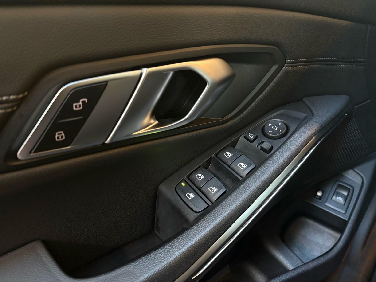 BMW 330e Sport Line DA Prof Laser PA HuD Pano HiFi