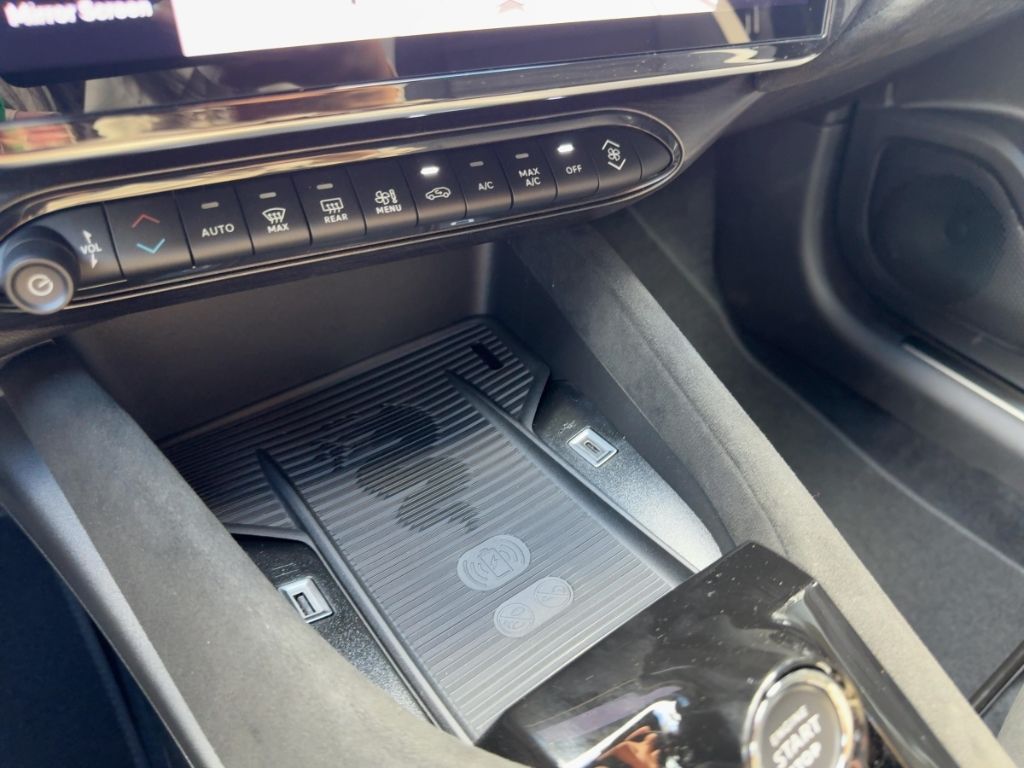 Fahrzeugabbildung Alfa Romeo Junior Ibrida Sport Speciale MATRIX WINTER NAVI