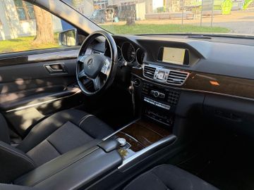 Mercedes E 220 - 8