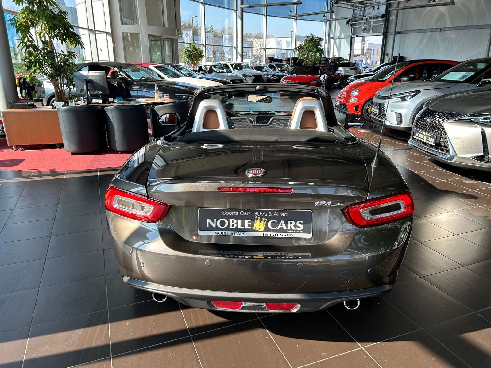 Fahrzeugabbildung Fiat 124 Spider Lusso BOSE RFK KLIMA NAVI SHZ