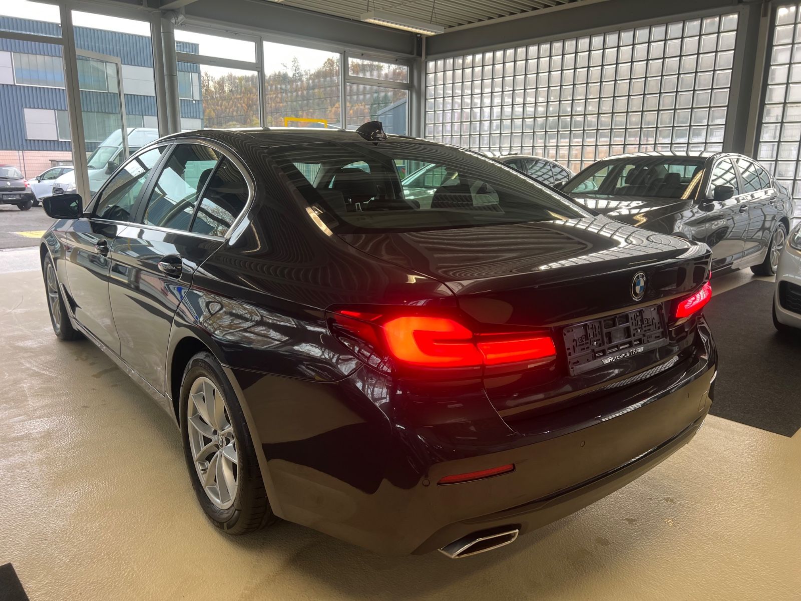 Fahrzeugabbildung BMW 520 d Lim. Mild Hybrid *SITZHEIZUNG & BELÜFTUNG*