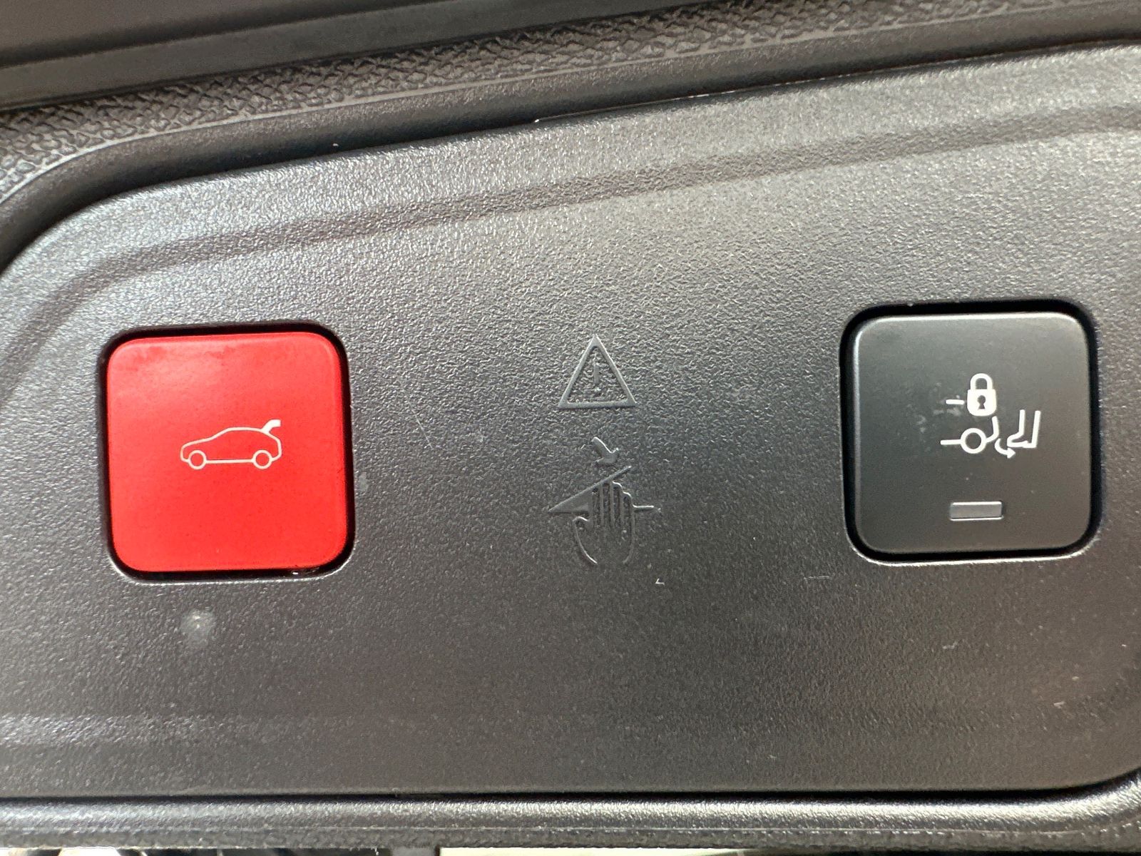 Fahrzeugabbildung Peugeot 3008 GT Plug-In Hybrid 225 NAV+LED+PANORAMA+AHK