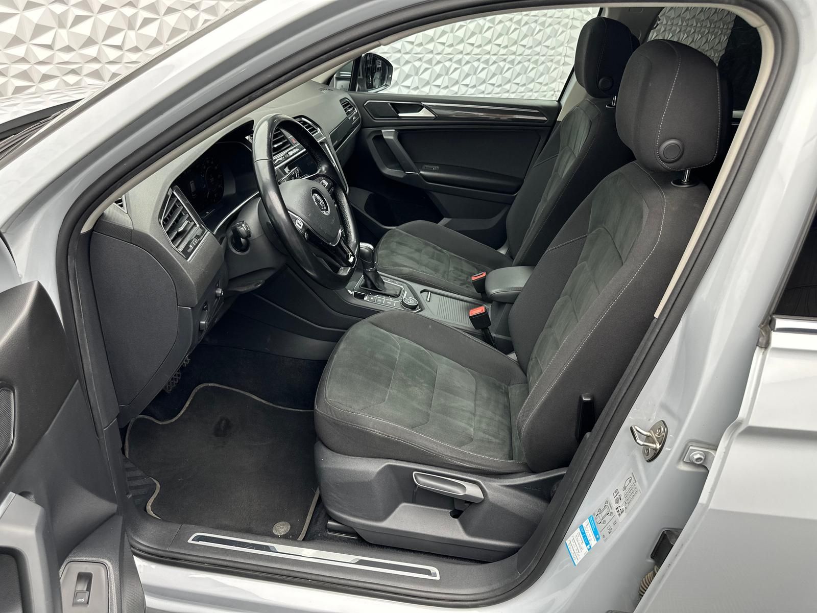 Fahrzeugabbildung Volkswagen TIGUAN 2.0 TDI ALLSPACE/4MOTION/7-SITZE/AHK/360°