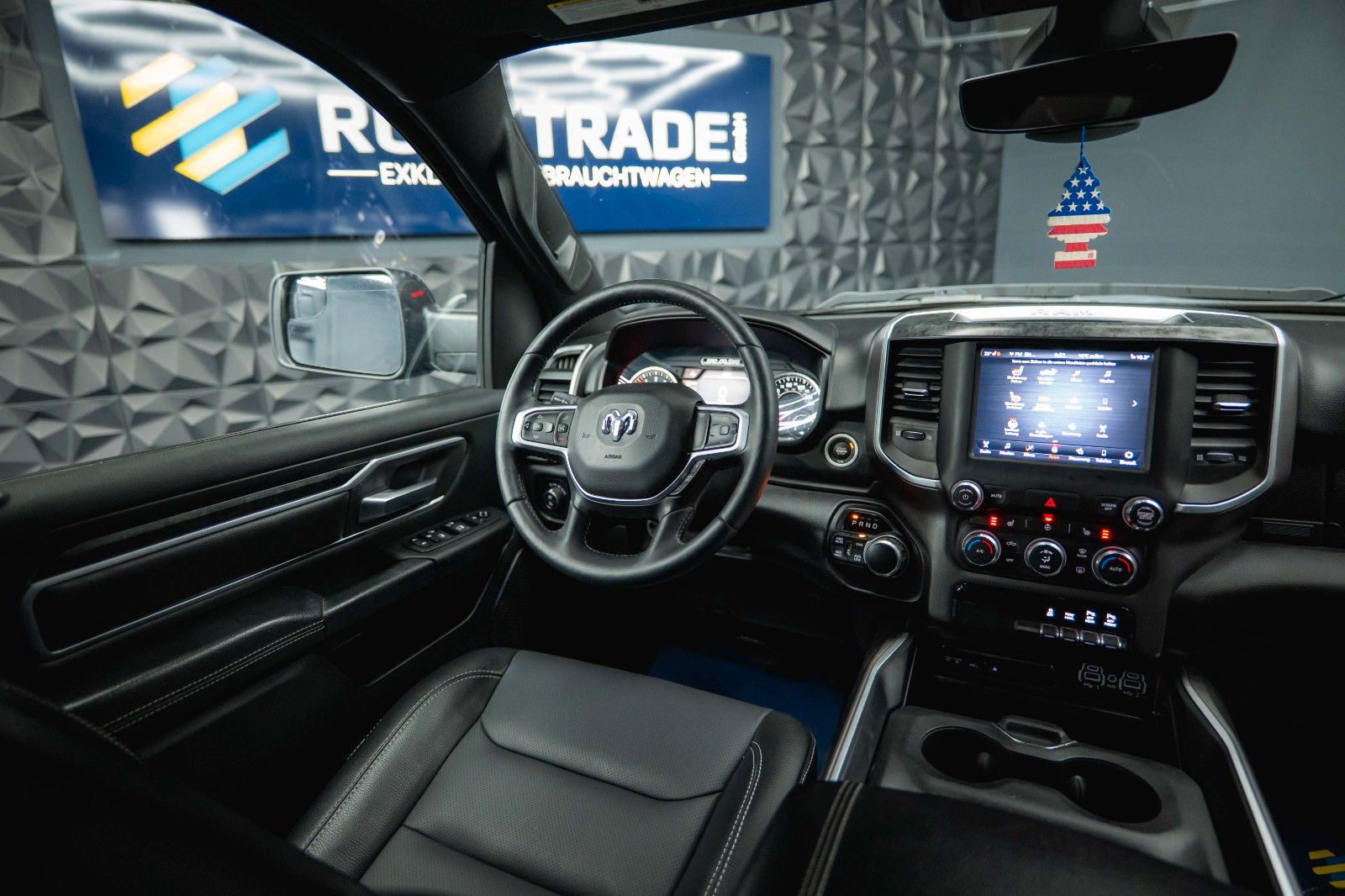 Fahrzeugabbildung Dodge RAM 5.7 V8 HEMI 4x4 OFFROAD BLACK EDITION 19%