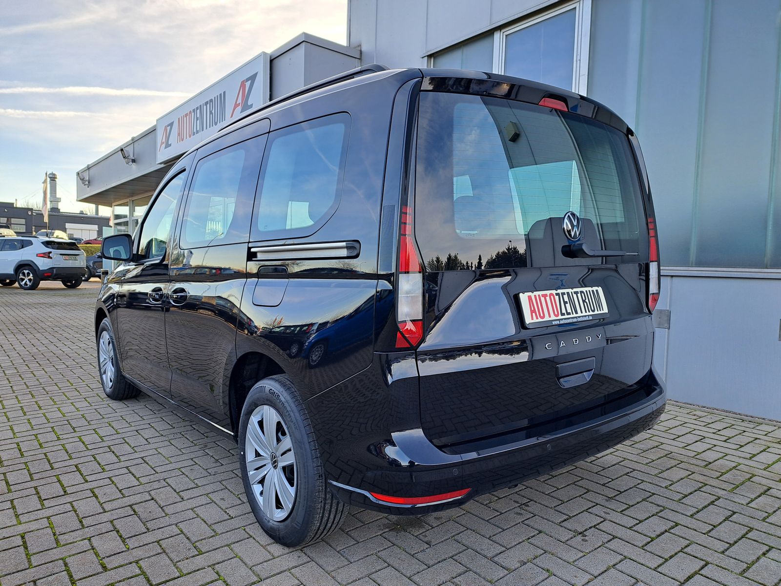 Fahrzeugabbildung Volkswagen Caddy 1.5 TSI WINTERPAKET PDC 5-JAHRE-GARANTIE