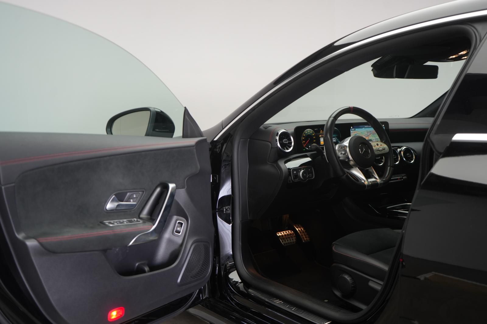 Mercedes-Benz CLA 35 AMG 4Matic Speedshift 7G-DCT Kamera Pano foto 22