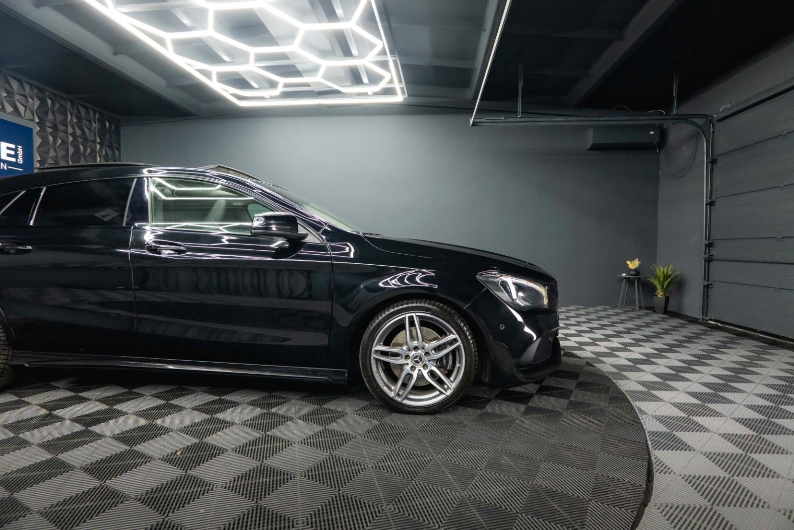Fahrzeugabbildung Mercedes-Benz CLA 250 Shooting Brake AMG Night-Paket | Pano