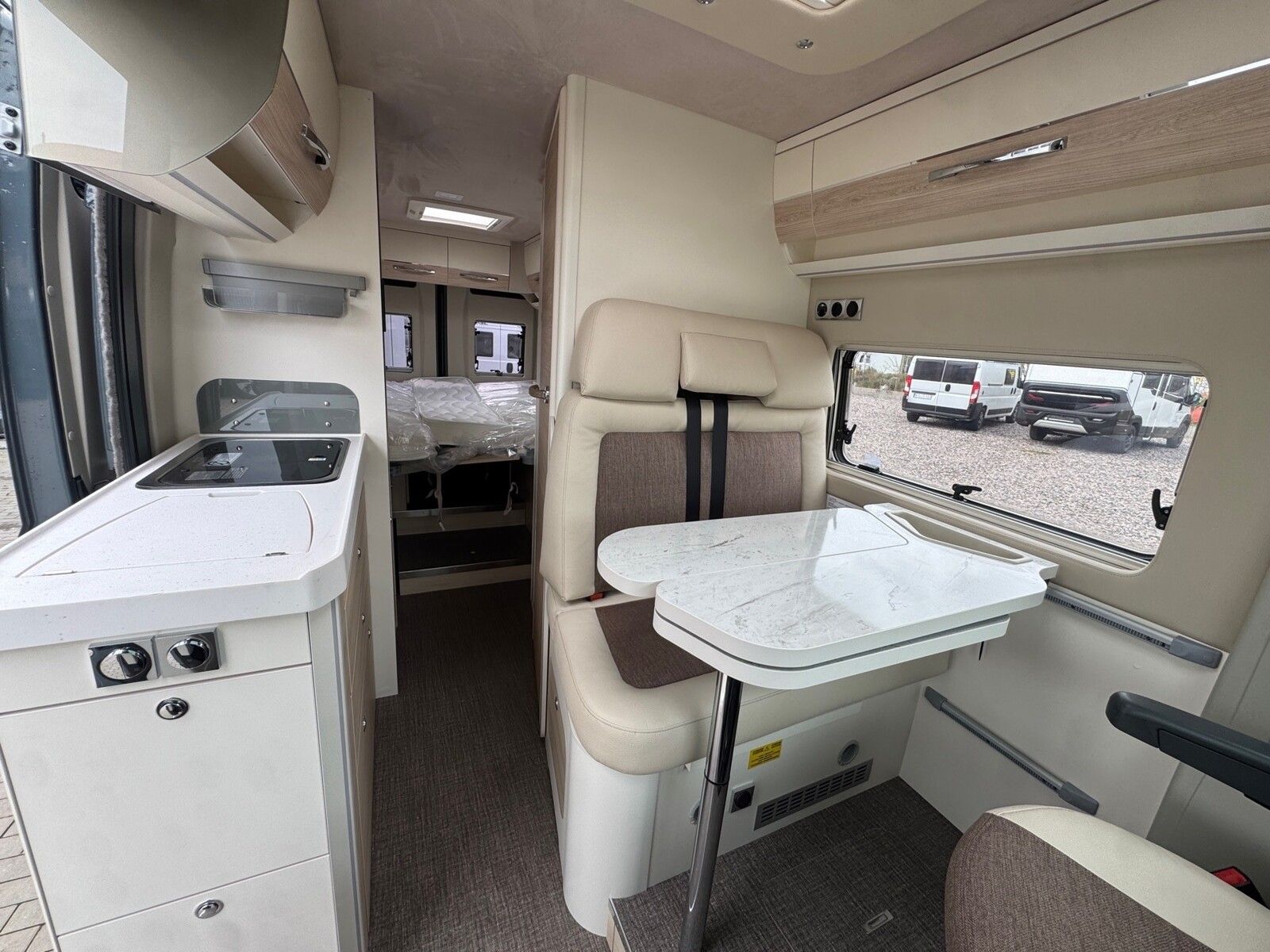 Fahrzeugabbildung Eura Mobil Van V 635 EB 180 PS, Skyroof, Automatik