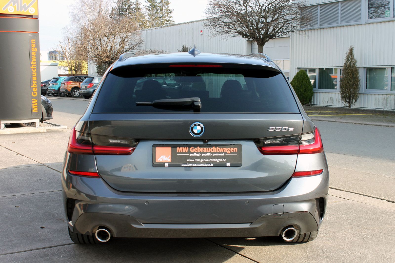 Fahrzeugabbildung BMW 330e Touring M-Sport Steptr Nav ACC LED PDC 360°