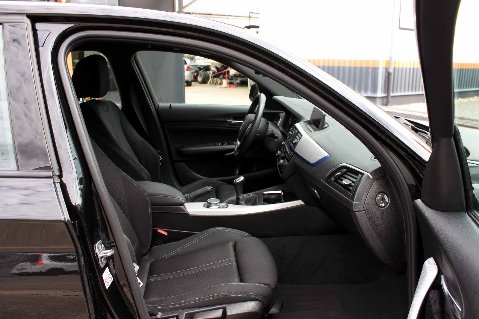Fahrzeugabbildung BMW 118i F20 Edition M-Sport Shadow LED SHZ NAV KAM