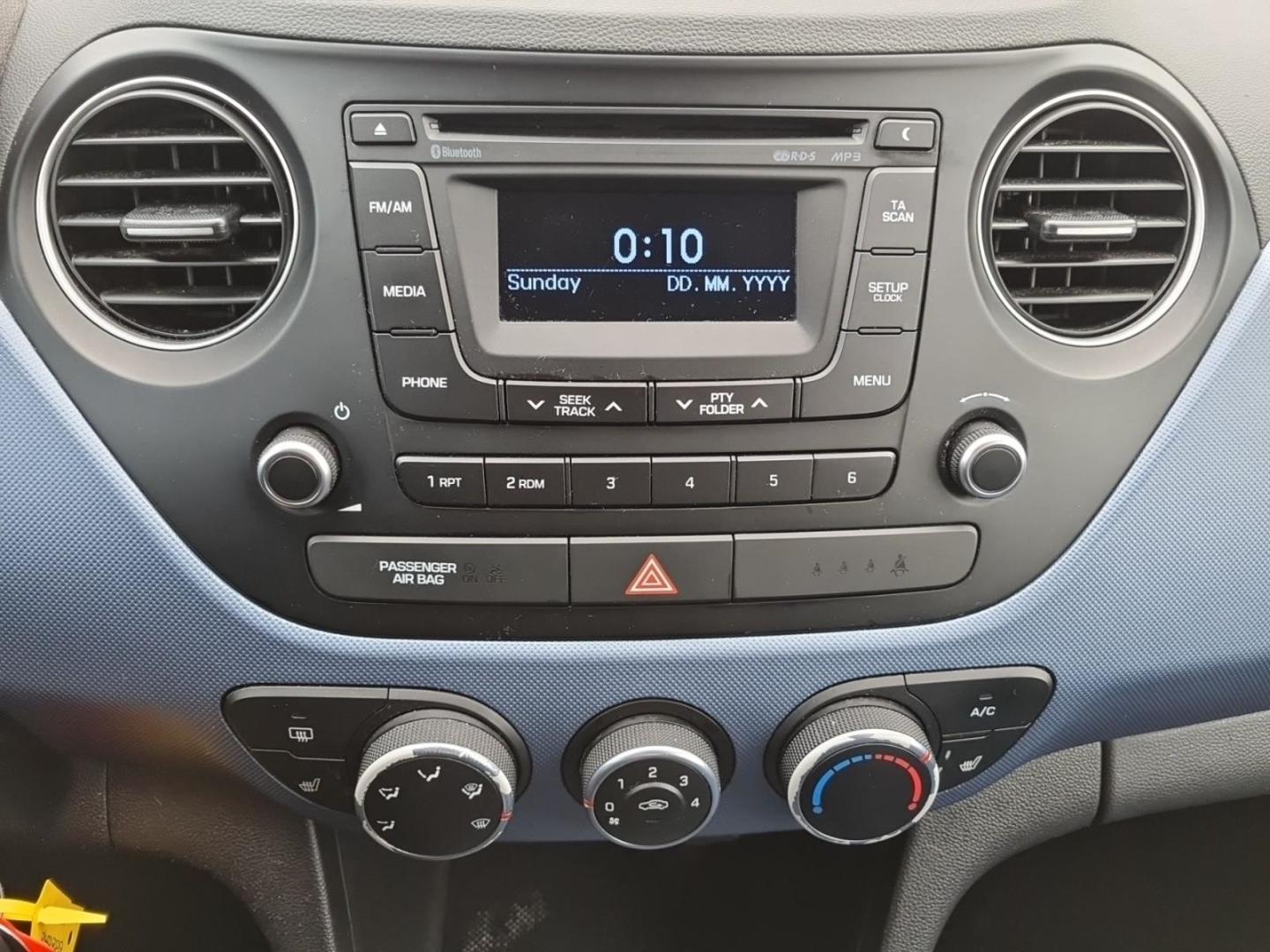 Hyundai i10 YES! 1.0 CLASSIC SILBER-P+ALLWETTER+KLIMA+SH