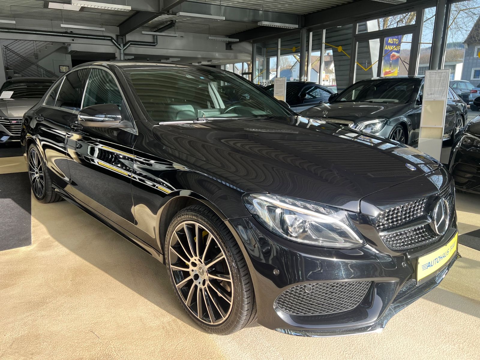 Fahrzeugabbildung Mercedes-Benz C 200 CGI Lim AMG LINE *AMBIENTE*KAMERA*HEAD-UP*
