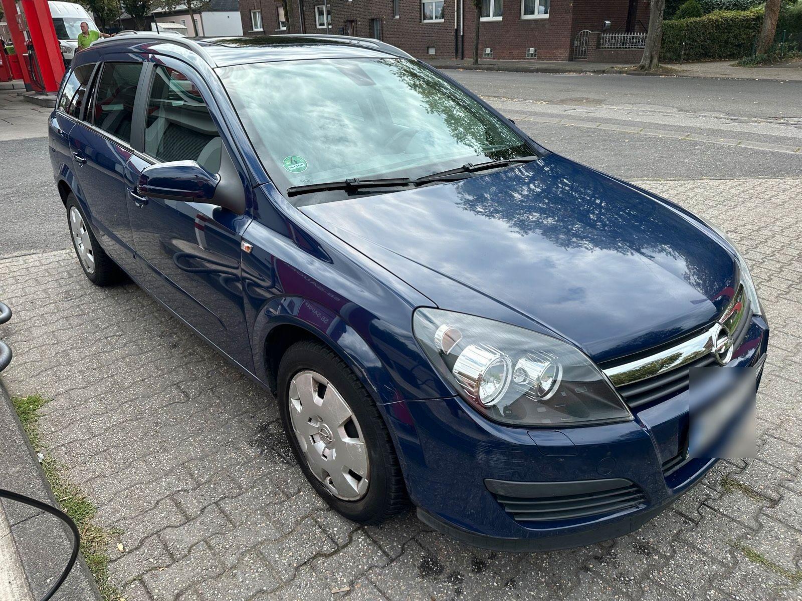 Opel Astra 2006 — rear view