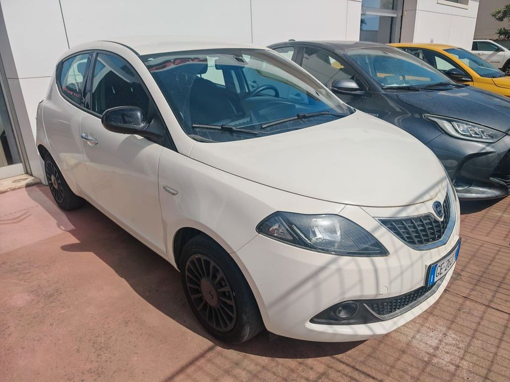 Lancia Ypsilon