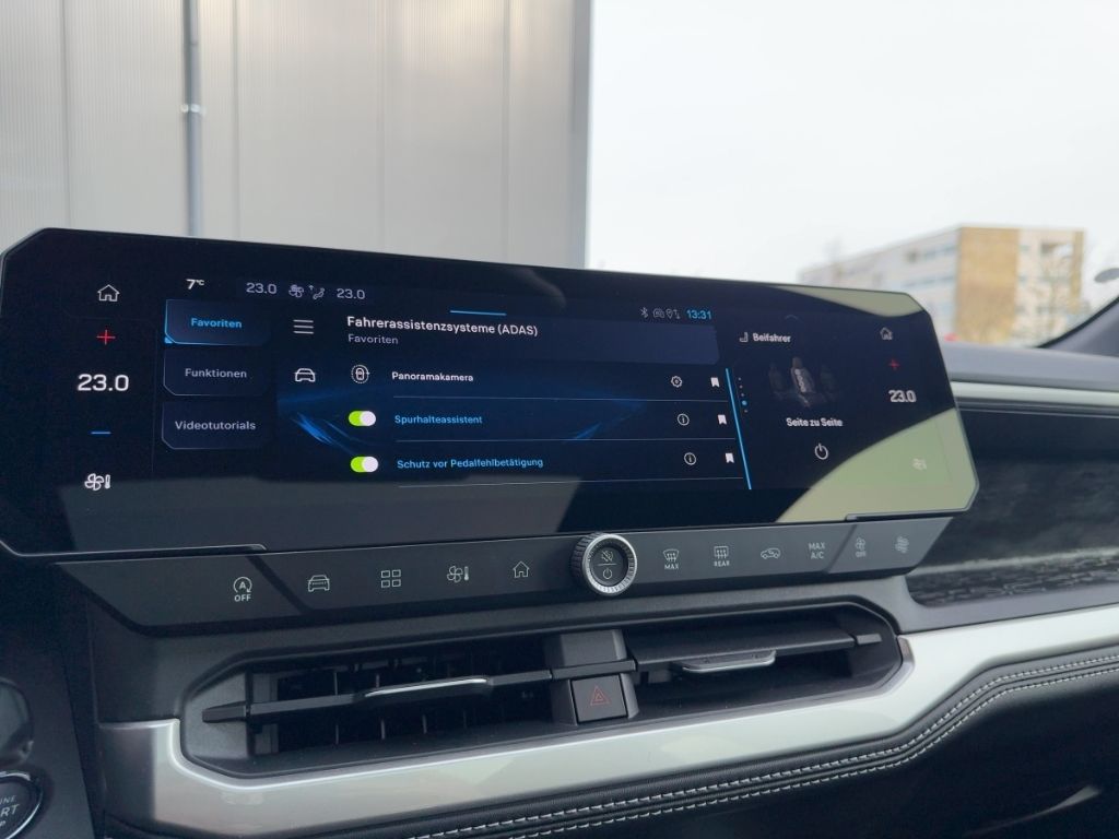 Fahrzeugabbildung Jeep Compass e-Hybrid First Edition PANO MATRIX HEAD-