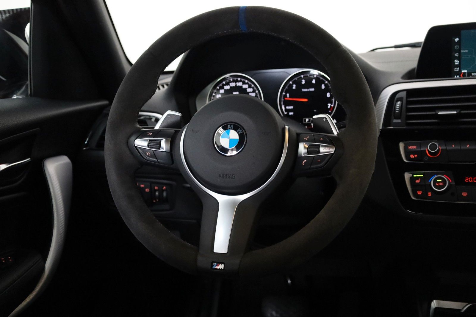 Fahrzeugabbildung BMW M140i Special Edition,Akrapovic,Leder,8fach 18"