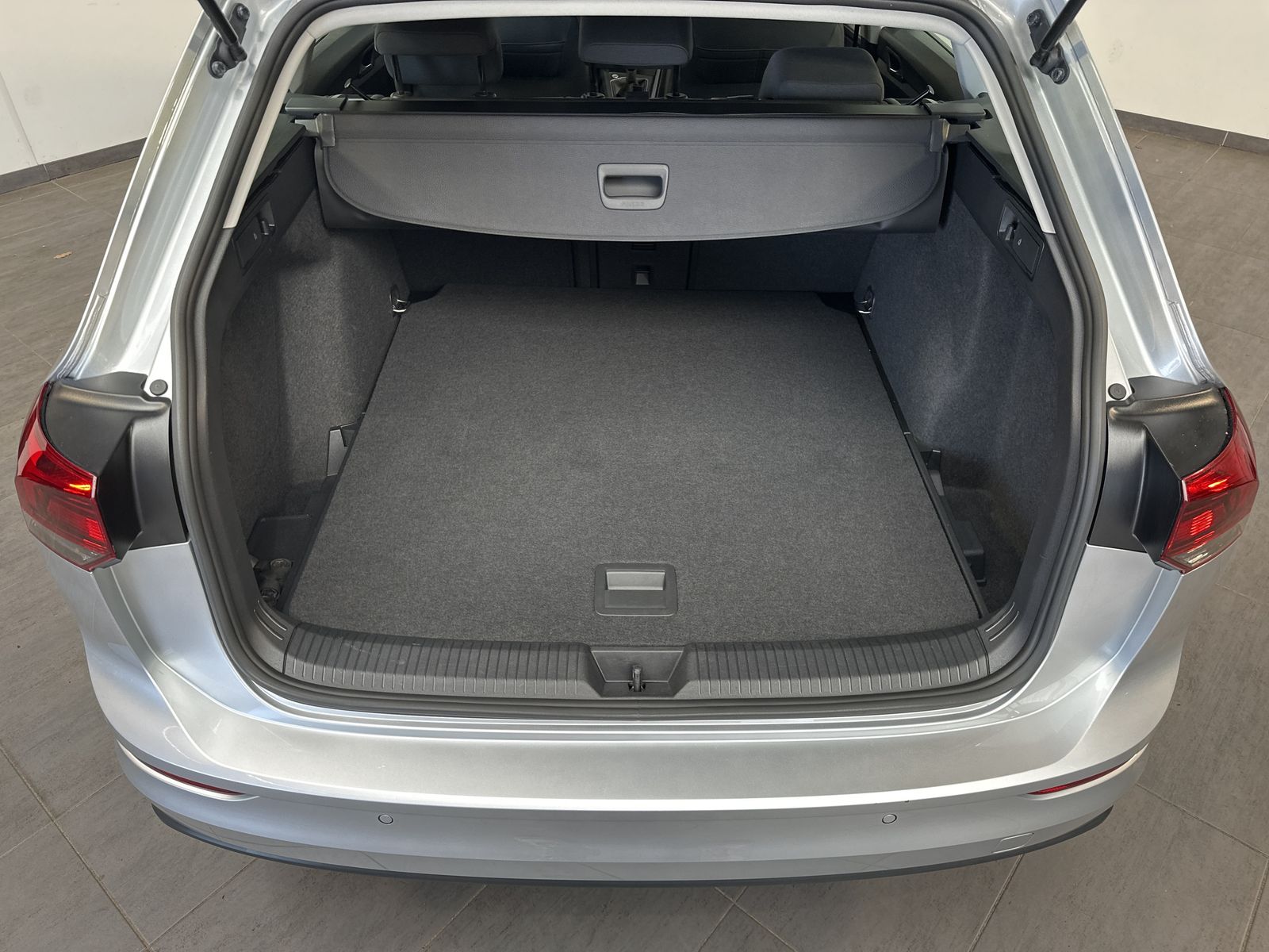 Fahrzeugabbildung Volkswagen Golf Variant 2.0 TDI Life+NAV+LED+ACC+KAMERA+SHZ