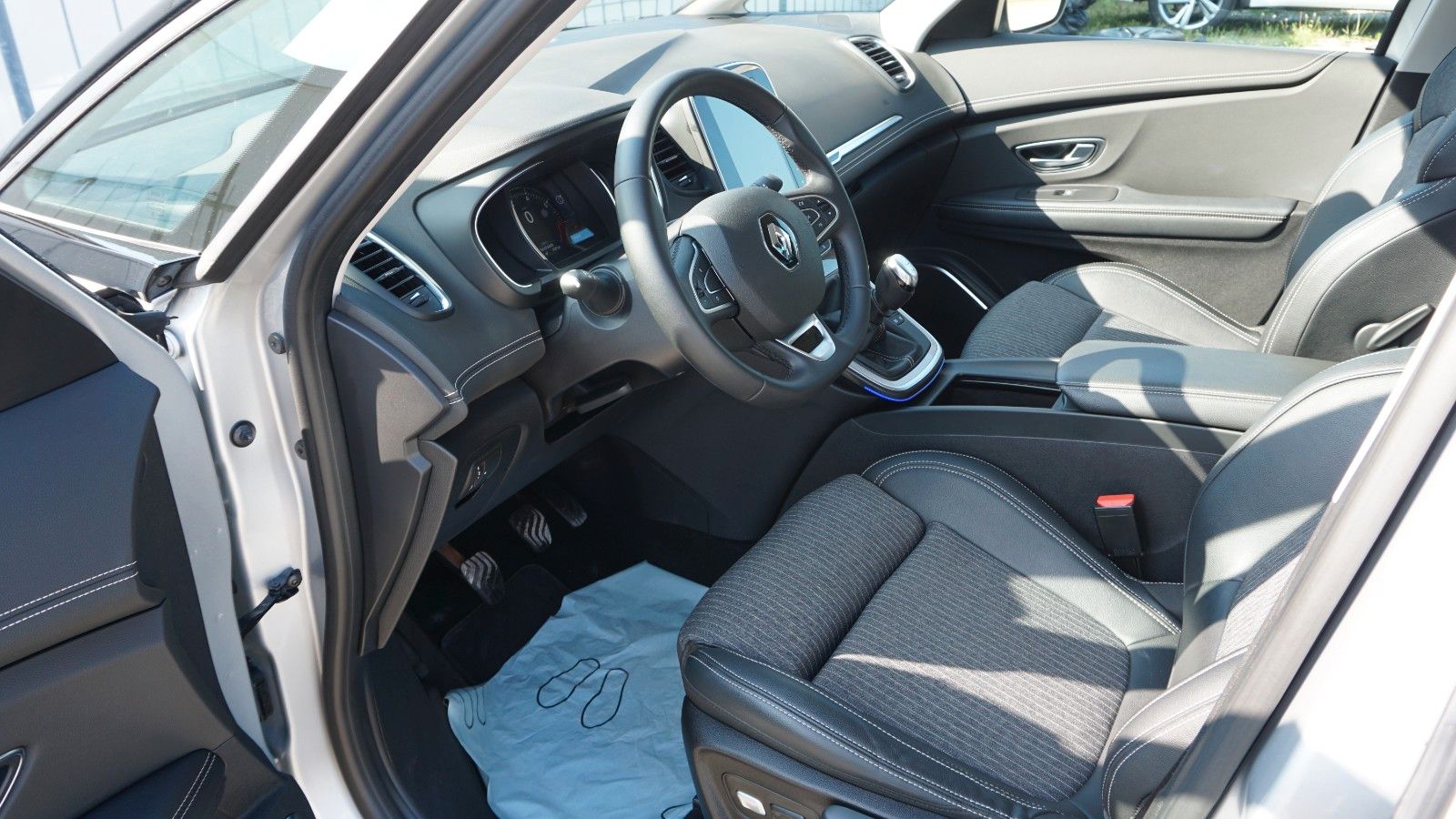 Fahrzeugabbildung Renault Renault Scenic IV Grand Techno, Kamera, LED