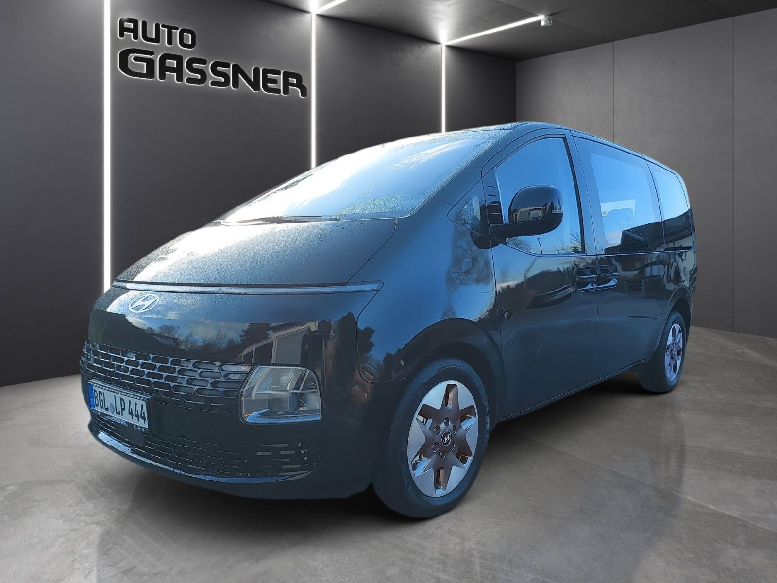 Fahrzeugabbildung Hyundai Staria Hybrid 225PS Trend 9-Sitzer Parkp. Easy-P