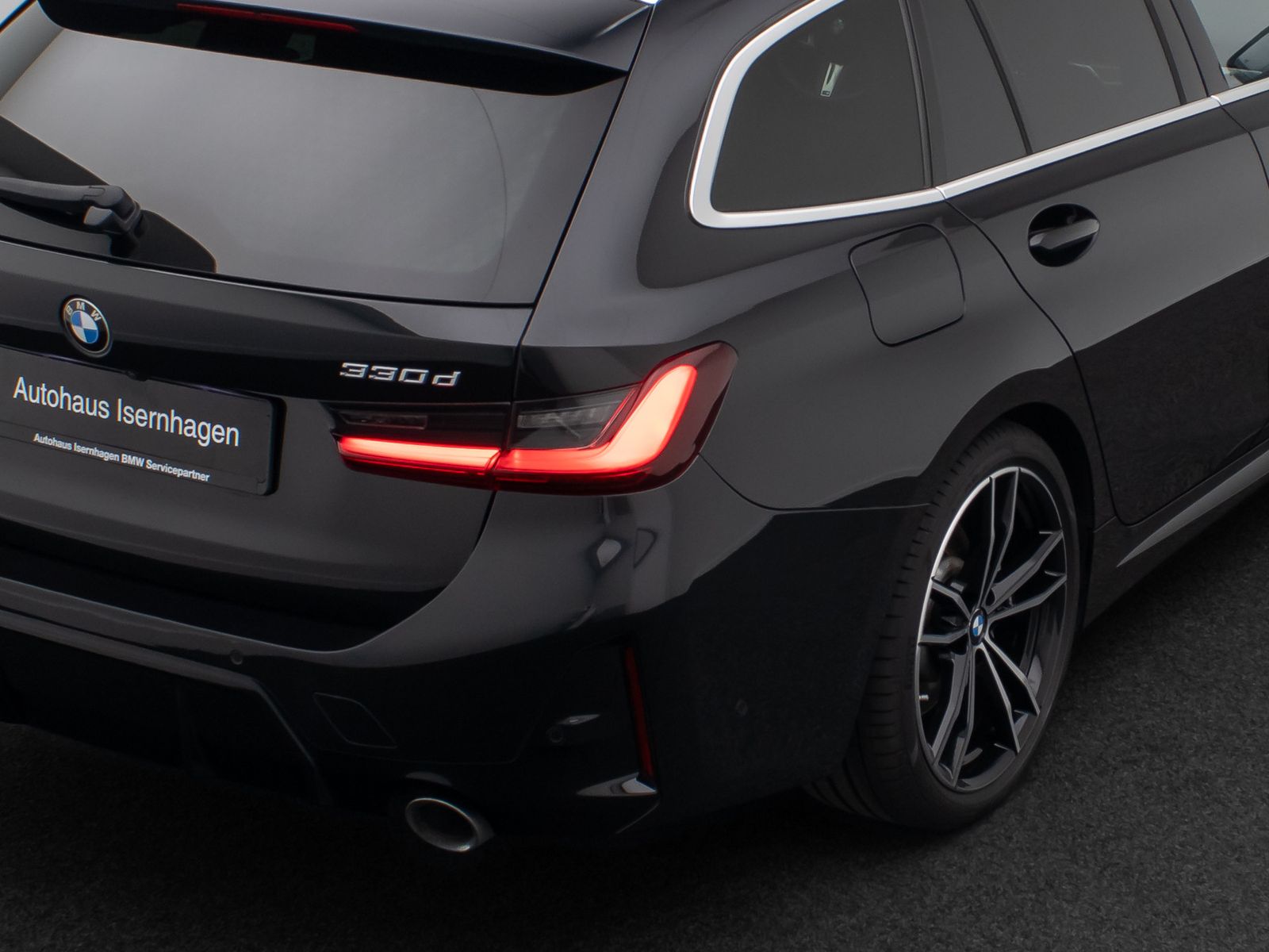 Fahrzeugabbildung BMW 330d xD M Sport DAB Kamera HUD Panorama HiFi 19"