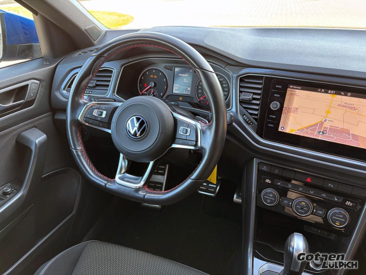 Fahrzeugabbildung Volkswagen T-Roc Sport 1,5TSI Navi LED PDC ACC Winterpaket