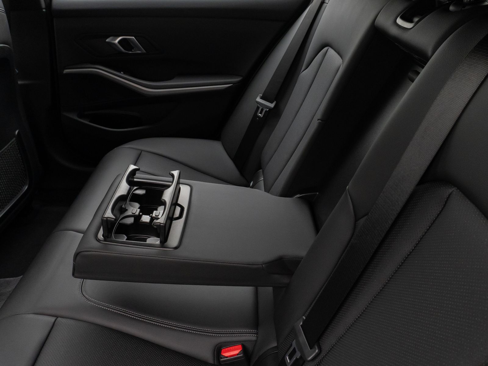 Fahrzeugabbildung BMW 320d xD Laser DAB PDC AHK Alarm Komfort Sport